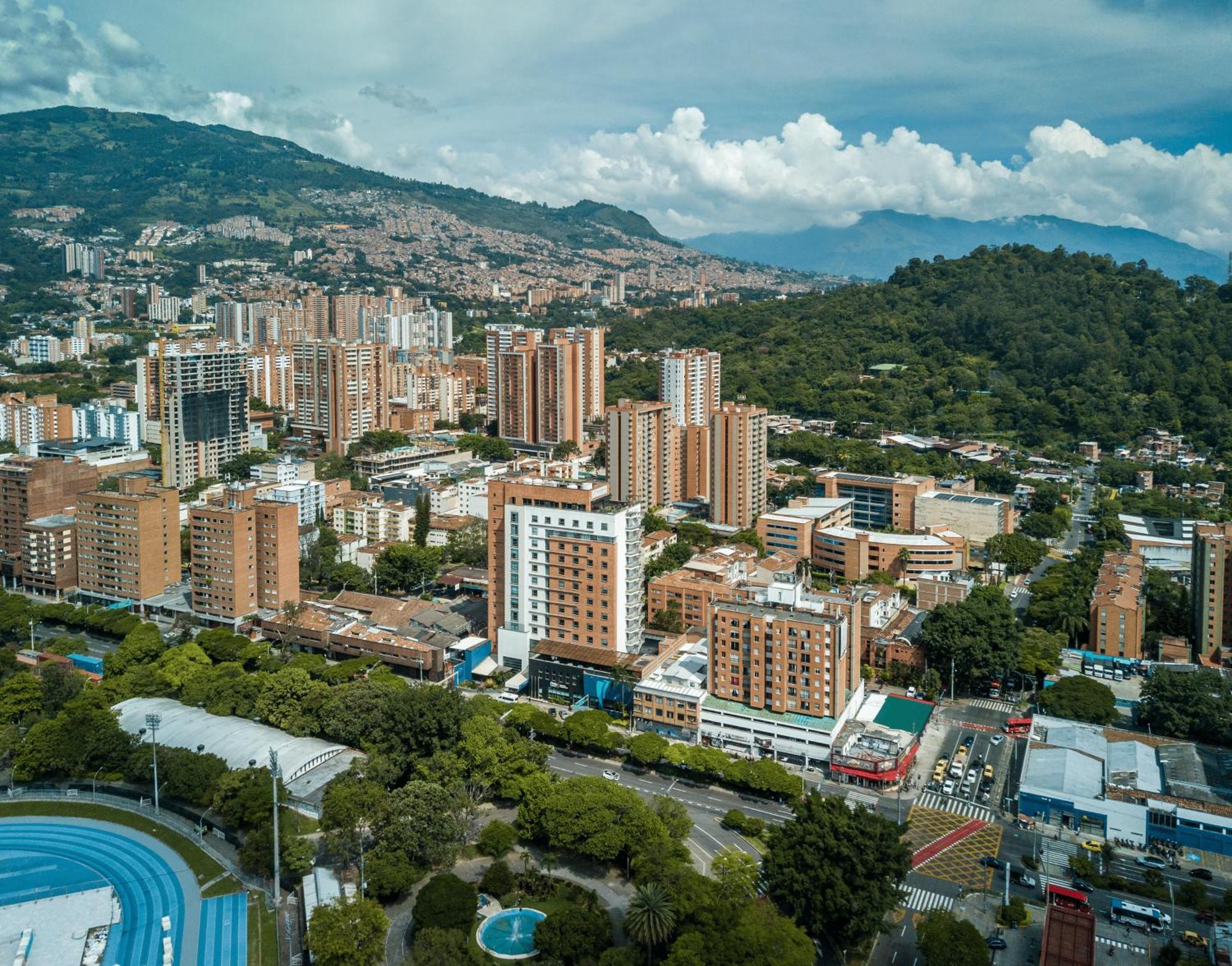 Hotel Tryp Medellin Estadio Exterior foto